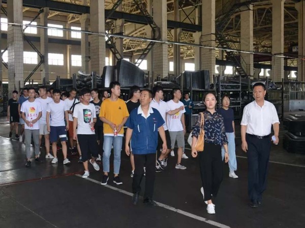 高校大学生来JDB电子游戏集团科普基地实践学习